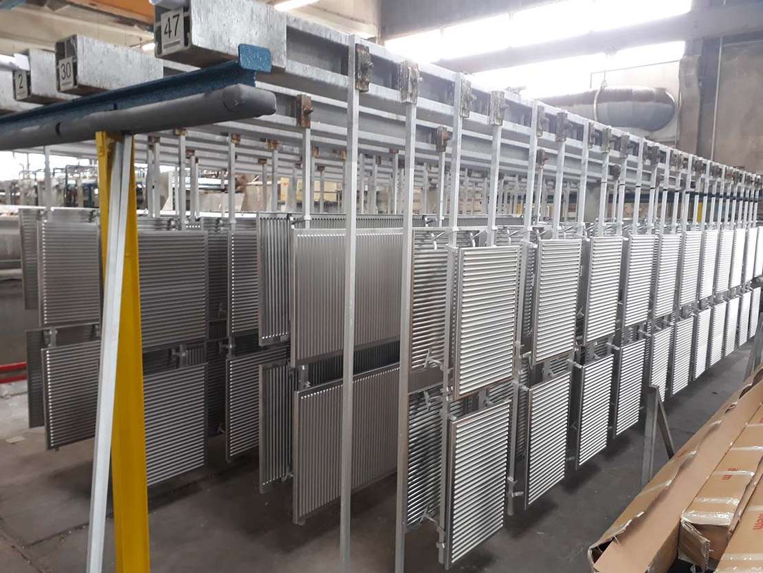 Eloxierte Paneelbleche