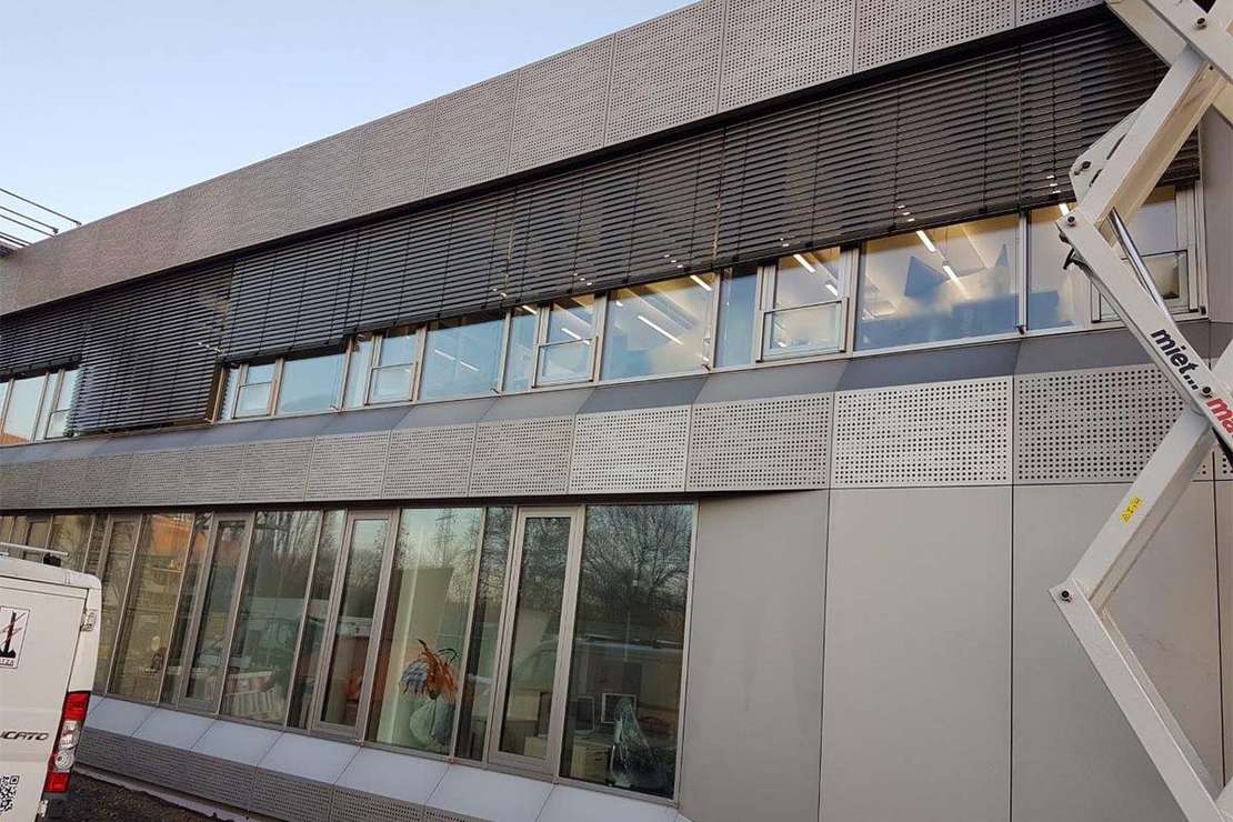 Eloxieren von gelochten und glatten Aluminiumbleche für den Außenbereich